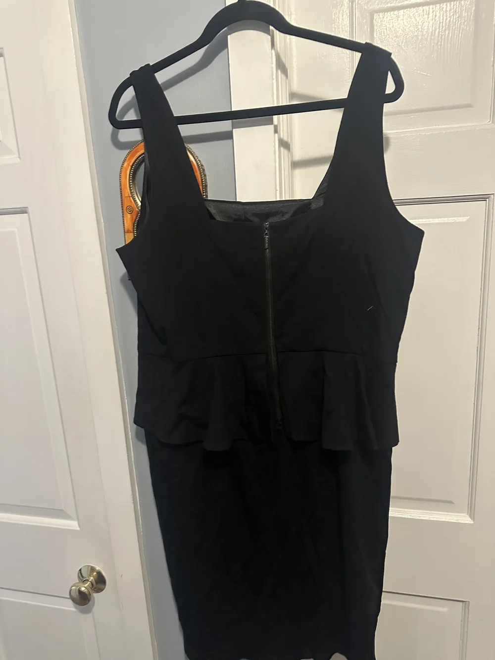 Carmen Marc Valvo Black Peplum Cocktail Dress with Square Neckline - Picture 2 of 4